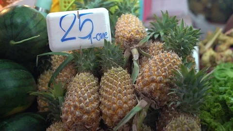Fruits in the market 動画素材 121893270