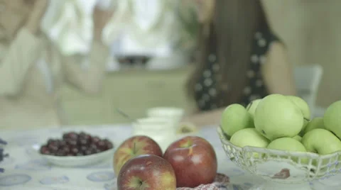 Fruits on the table and two chatting women on the background 動画素材 40104922