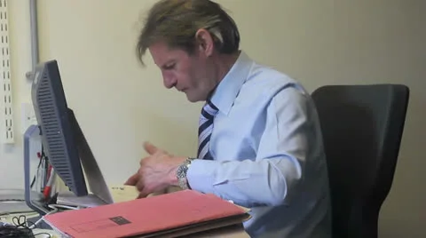 Frustated office worker Video stock 25171238