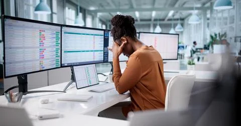 Frustrated African Analyst Utilizing Bad Spreadsheet Software On Computer 写真素材