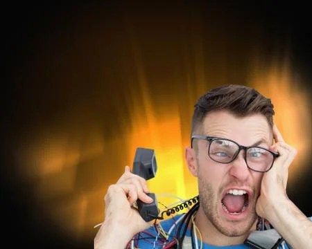 Frustrated computer engineer screaming while on call Illustrazione stock