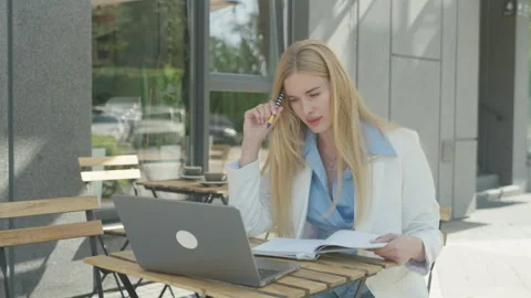 Frustrated Freelancer Working Remotely With Deadlines And Notes Outdoors 스톡 동영상 313839352