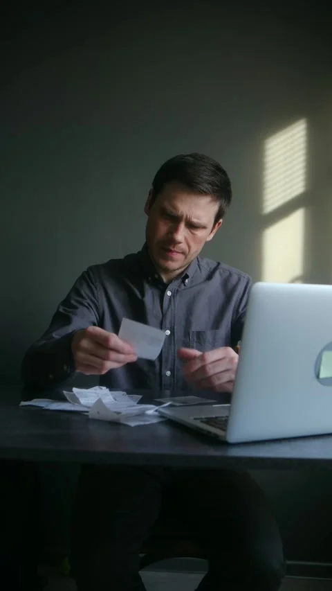 Frustrated man calculating bills and checking receipts 스톡 동영상 337829864