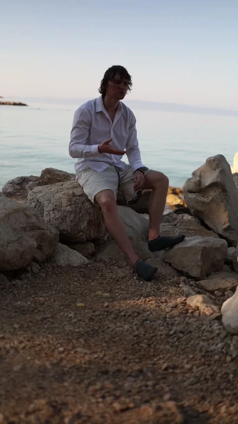 Frustrated man complains about boring vacation and wishes he could return to wor Vídeo Stock 341621768
