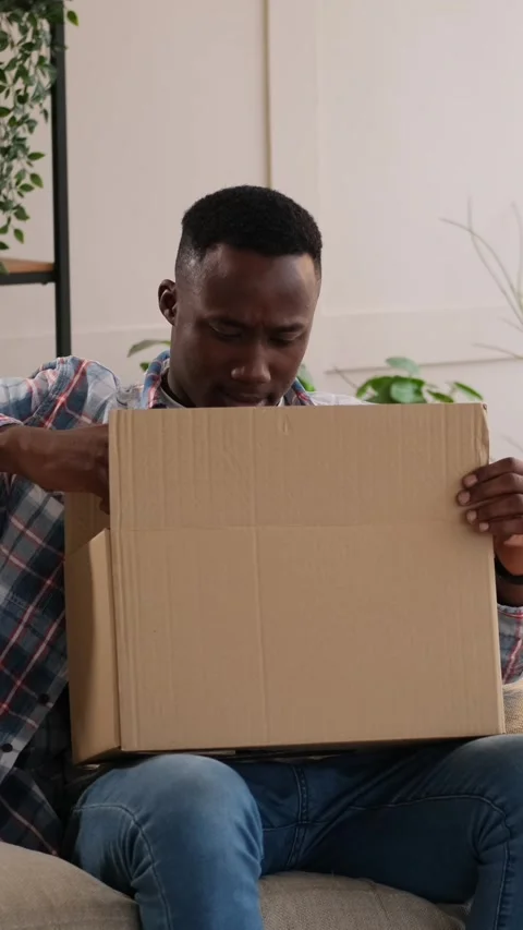 Frustrated Man Disappointed with Package Delivery at Home Vídeos de archivo 326145483