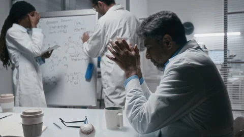 Frustrated Researcher Thinking at Table while Developing New Drug 스톡 동영상 304128066