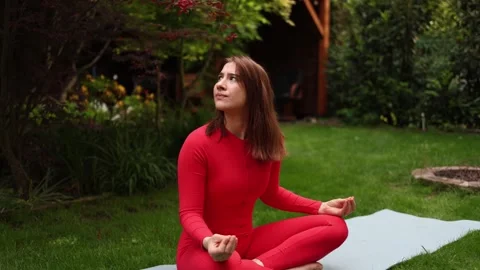 Frustration interrupts meditation session Stockbeeldmateriaal 336780724