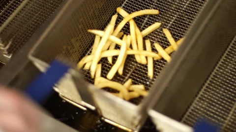 Fry basket pull slow motion Vídeos de archivo 33058642