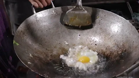 Fry the eggs sunny side up in the frying pan from breaking the eggs Video stock 265934675