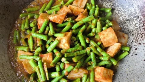 Fry longbean tofu Vídeo Stock 340183782