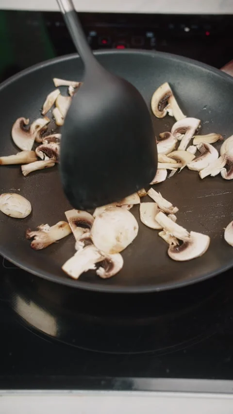 Fry Mushrooms in a Bracket Vídeos de archivo 281918596