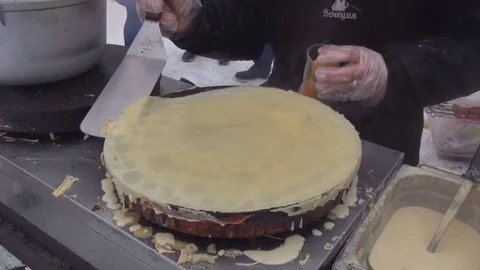 FRY pancakes in winter 스톡 동영상 83860006