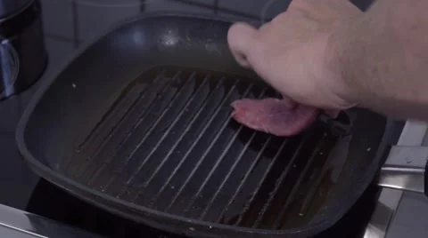 Fry pork / meat in a Pan, Fleisch in Pfanne anbraten 動画素材 40645685