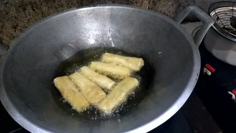 Fry risole Stock Footage 211956700