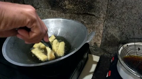 Fry risole Stock Footage 211956767