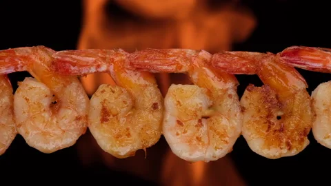 Fry shrimps on open fire. Grilled shrimps with Flame fire 스톡 동영상 160946777