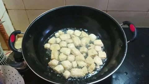 Fry tofu cut into small pieces in hot oil Video stock 307374522
