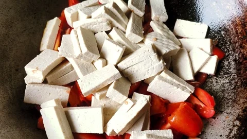 Fry tofu tomatoes 스톡 동영상 338328090