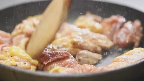 Frying and stirring chicken meat in a frying pan. 스톡 동영상 159402231
