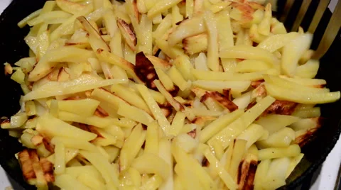 Frying and stirring potatoes 動画素材 48903958