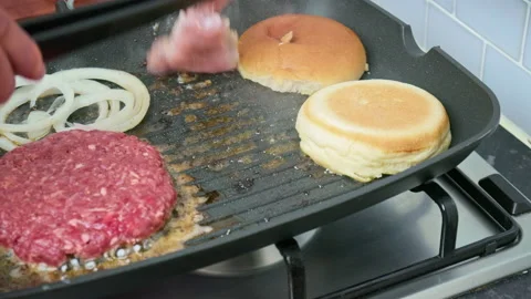 Frying bacon with burger ingredients. Stock Footage 153754028