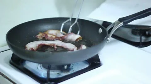 Frying bacon Stock-Footage 8995411