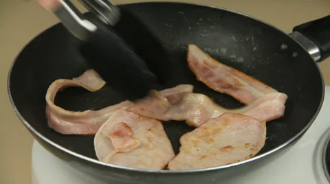 Frying Bacon 스톡 동영상 32518201