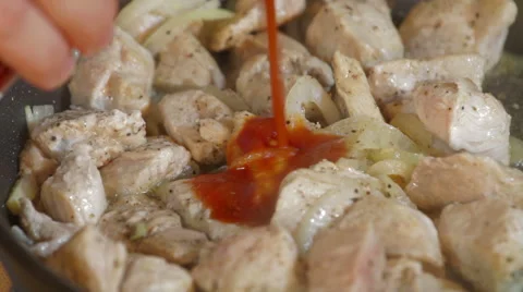 Frying Beef with sauce on Hot Pan Vídeo Stock 59760595