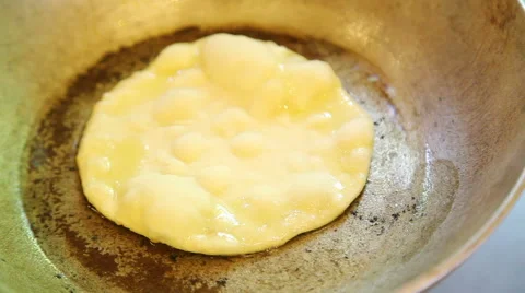 Frying chapati Stock Footage 40978564