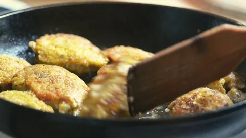 Frying chicken chop Video stock 76802019