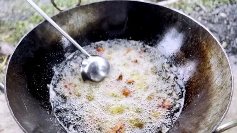 Frying Chicken in Hot Oil During Traditional Cooking Process Видео 339531274