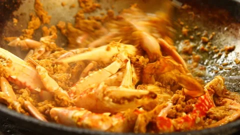Frying crabs with curry powder in pan, Thai famous food. Stock Footage 150149166