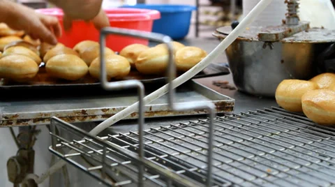 Frying donuts 스톡 동영상 33473795