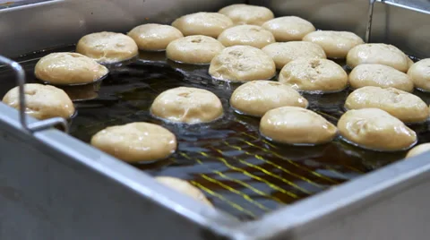Frying donuts Stock-Footage 33479627