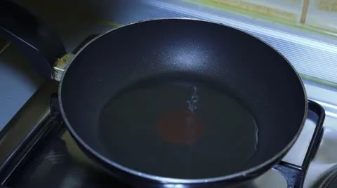 Frying Eggs 001 - Sequence 55 sec 库存影片 14886458