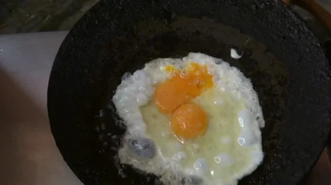 Frying Eggs 1 Stock-Footage 33653756