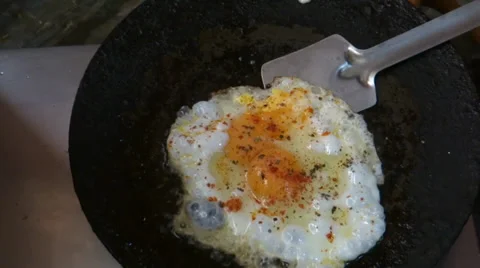 Frying Eggs 2 Stock-Footage 33653741