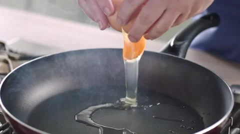 Frying eggs Stock Footage 46465344
