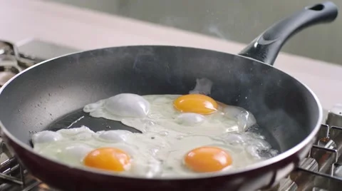 Frying eggs Stock Footage 46493407