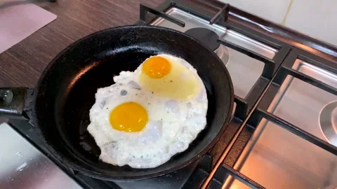 Frying eggs on the pan overhead view super slow motion Stock Footage 201863591