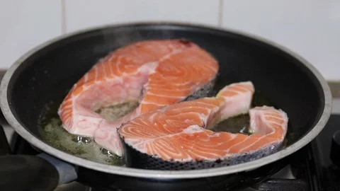 Frying fresh salmon in frying pan 스톡 동영상 105864437