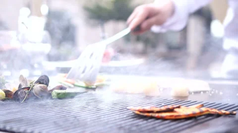 Frying on the grill Video stock 32374028