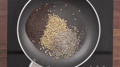 Frying Indian Spices 動画素材 77016167