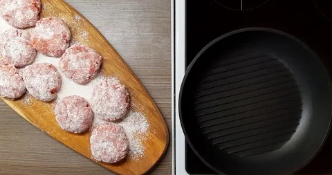 Frying meat cutlets in oil in a frying pan, plate top view. Stock Footage 128257338