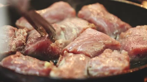 Frying meat Vidéo 47699508