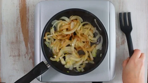 Frying onion on frying pan Video stock 100635874