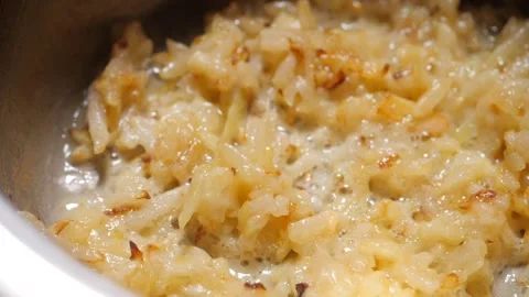 Frying onion with oil. Stock-Footage 152717127