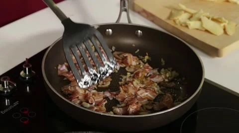 Frying onions with bacon on a pan Video stock 49781786