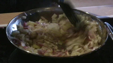 Frying onions Video stock 83328