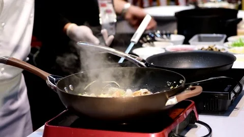 Frying Pad thai on pan. Video stock 81987510